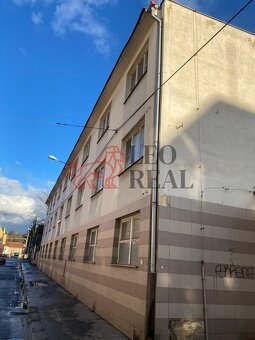 Prodej administrativní budovy cca 1250 m2 + 30 parkovacích m - 5