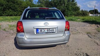Toyota Avensis 1.8 benzin, r.v. 2004 - 5