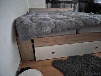 Manželská postel 180x200 KOMPLETNÍ PC 9000kč včetně ROŠTŮ - 5
