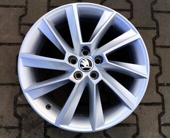 Alu kola originál Škoda Scala, Kamiq 5x100 R17 Stratos - 5
