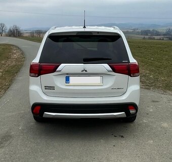 Mitsubishi Outlander 4x4, 09/2015, bílá, nafta, 7 místné - 5