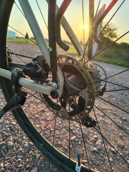 Expediční Gravel s FOX vidlicí - 5