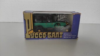 Russobalt model 1/43 zeleny - 5