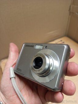SAMSUNG ES17 - 5