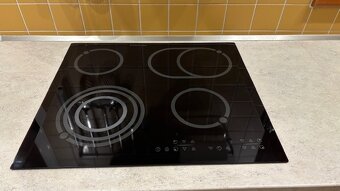 Rohová kuchyň se spotřebiči Electrolux – sleva za - 5