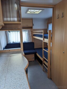 Karavan Dethleffs pro 5-6 osob, palanda, předstan - 5