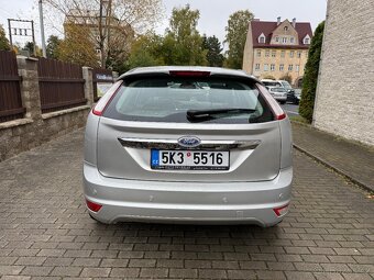 FORD FOCUS II 2,0i 107kW GHIA KŮŽE,STK,HATCHBACK - 5