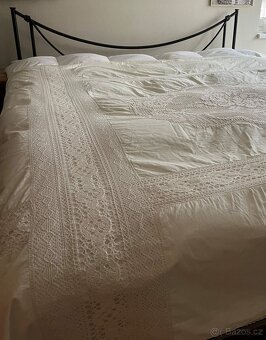 Starožitný ručně vyšívaný přehoz na postel - 5