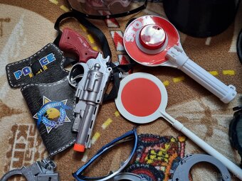 Policejní kostým, špión s výbavou - 5