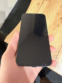 Apple iPhone 12   64GB + 6 nových krytů - 5