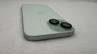 iPhone 15 / 256GB - Green - 5