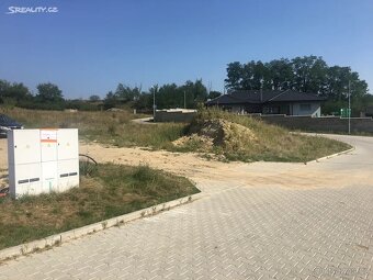 Prodej zasíťovaného stavebního pozemku 980 m2 PŘÍMÝ PRODEJ - 5