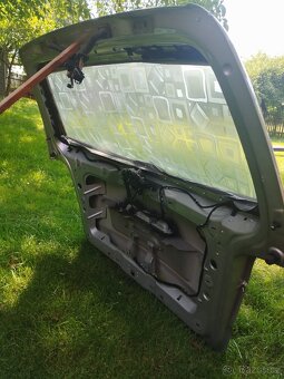 VW Touran 2005 ( zadní dveře ) - 5