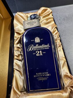 Ballantine's 21 Year Old (Modrý Keramický Dekanter, 70cl) - 5