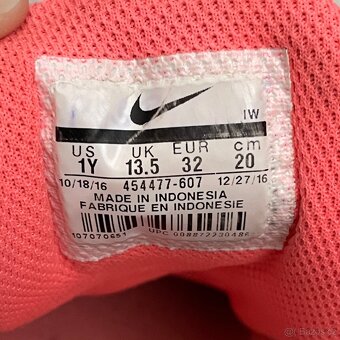 Dívčí oranžové koženkové tenisky značky Nike vel. 32 - 5