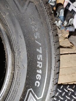 Pneu 225/75 R16C - 5