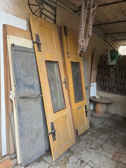 Dvoukřídlé retro dveře s kováním - 5