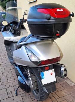 Maxiskútr Honda FJS600 Silverwing - 5
