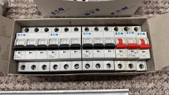 elektro instalační material jističe, světla, vidlice, zásuvk - 5