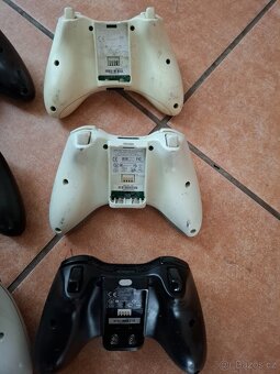 9x ovladac na x box 360 na díly - 5