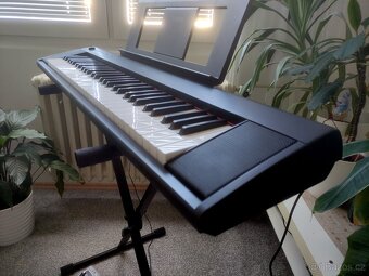 Piano Yamaha Piaggero NP-12 skvělý stav - 5