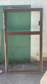 Plastová okna s izolačními trojskly, bílá/hnědá - rekonstruk - 5