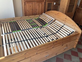 Vysoká manželská postel s úložným prostorem borovice - 5