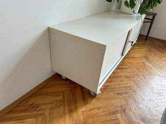 Nízká skříňka TECHO na kolečkách - 5