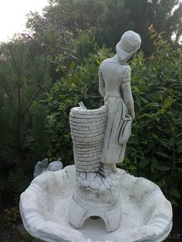 Zahradní dekorace- Fontána Dívka se džbery - 5