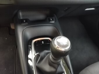 Toyota Corolla SDN 1.6 Valvematic Comfort Tech + Style - 5