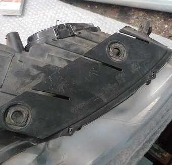 xenon bi-xenon pravy vw passat b6 svetlo prave 08- - 5