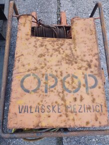 střešní a okenní vrátek s výložníkem SVK 250 - 5