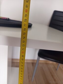 Bílý jídelní stůl - 5