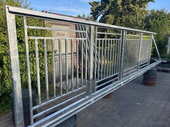 Samonosná posuvná brána s výplní RAL7016 - 5