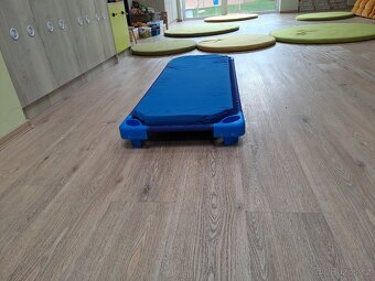 Lehátko stohovatelné dětské - 5