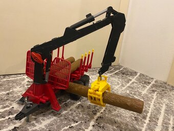 Bruder Přepravník na dřevo s rukou + maják se zvuky - 5