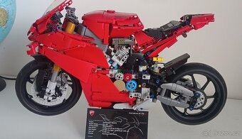 Lego TECHNIC 42202 Panigale V4S Ducati motorka. - 5
