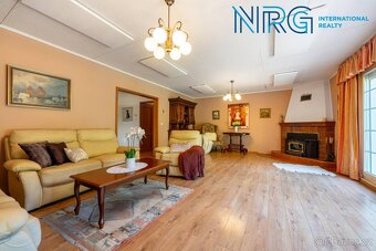 Prodej rodinného domu 6+1 s bazénem, dvougaráží, 874 m2, Pře - 5
