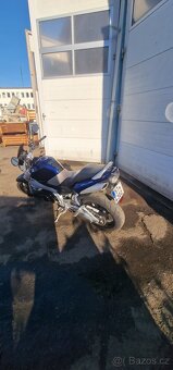 Suzuki GSR 600 - 5