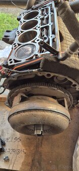 Motor 5.7 Hemi V8 - 5