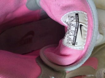 Dívčí kožené kotníkové Nike boty 37.5 - 5
