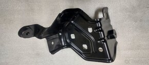 Toyota Prius V 5 - Pirela Mercedes EQB Vito - drzak zrcadlo - 5