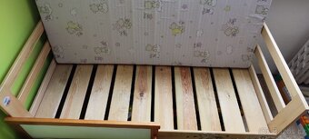 Dvě dětské postele s roštem a matrací - 5