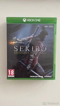 Xbox one X + sluchatka Xbox + hry + druhy ovladač - 5