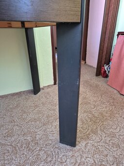 Masivní jídelní stůl - dřevěný - 5