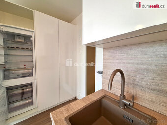 pronájem 1kk 32m2 balkon 5m2 P4 Háje Výstavní garážové stání - 5