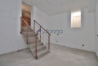 Obchodní prostor, 105m2, -1. podlaží, samostatný vchod, ul. - 5