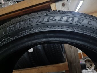 235/45r19 nové zimní godride - 5