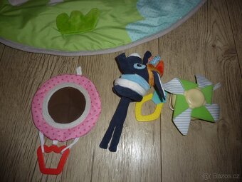 Hrací koberec/deka Taf Toys s hrazdičkou, 90 cm - 5