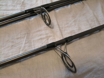 Nash Pruty Entity 3,66 m (12 ft) 3,0lb, 2 díl +obal Prologic - 5